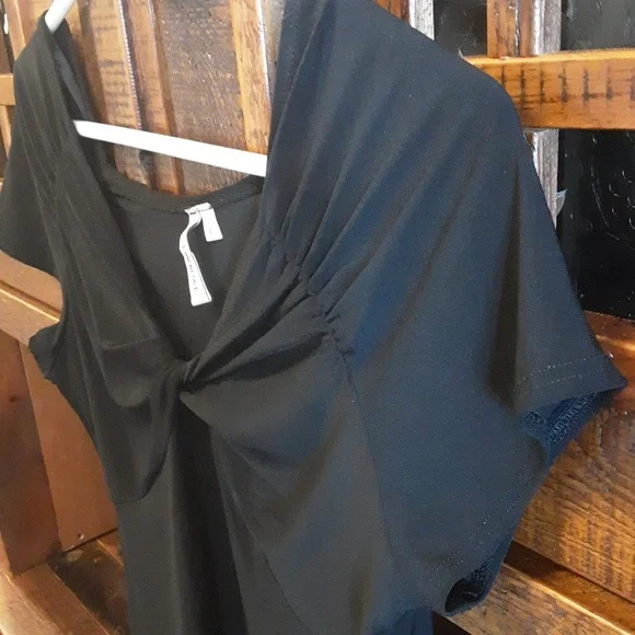 Susan Lawrence Black Knot Detail Top - Picture 4 of 6